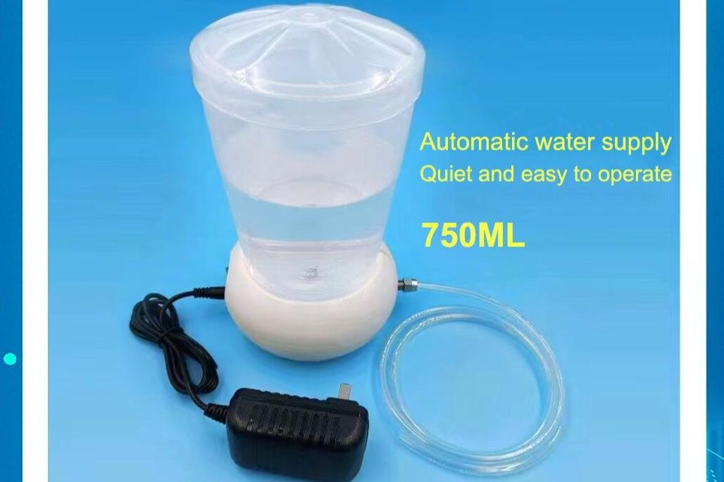 Portable scaler with water bottle