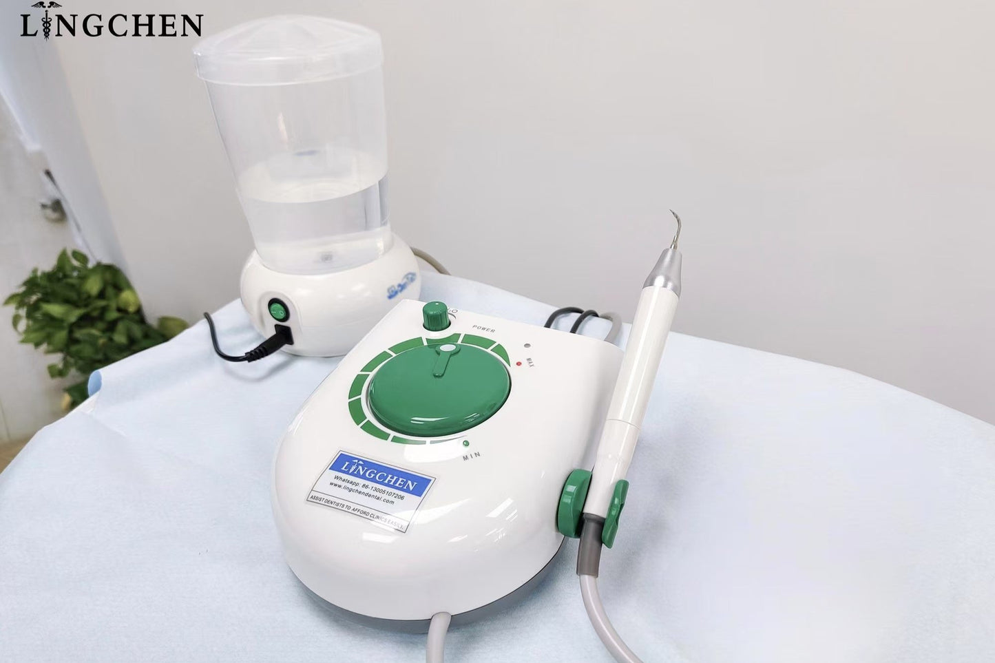 Portable scaler with water bottle